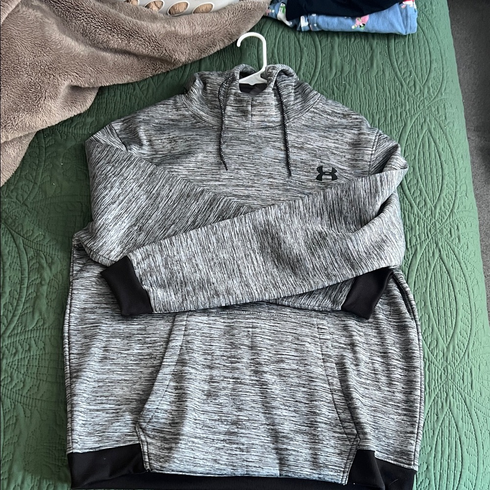 Under Armour Men's Black and Gray Sweater